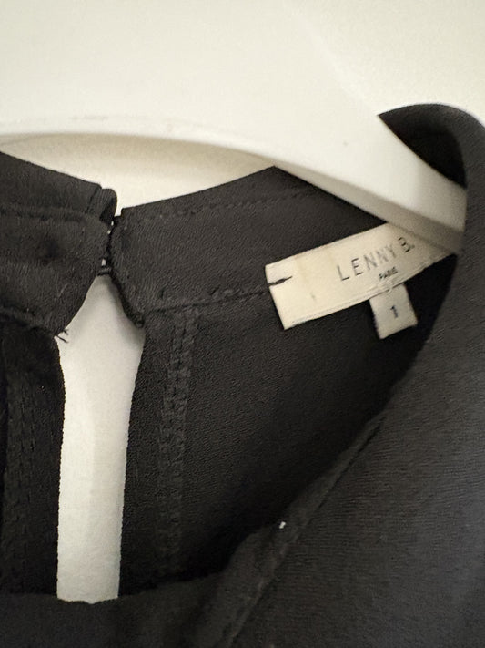 HAUT AVEC MOTIFS GEOMETRIQUE