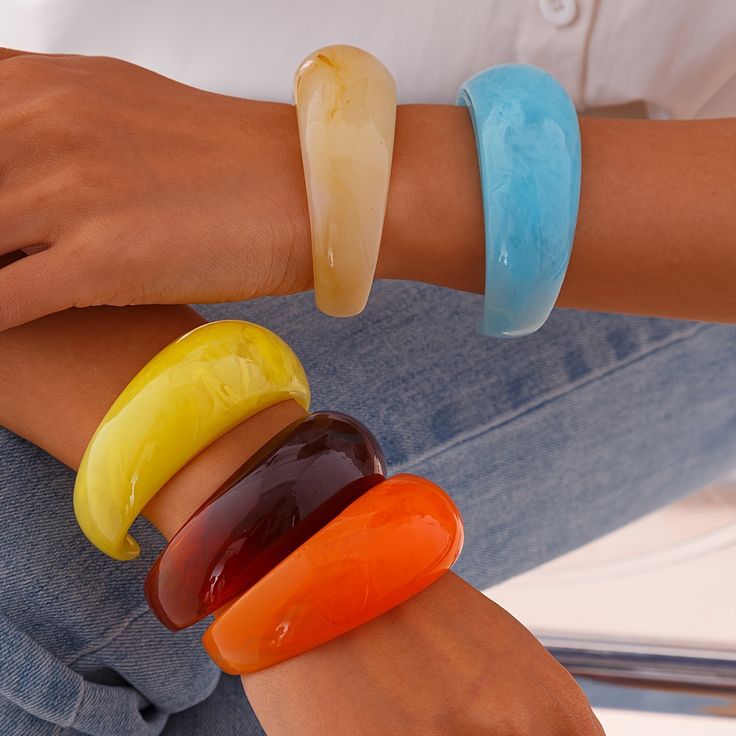 LES BRACELETS