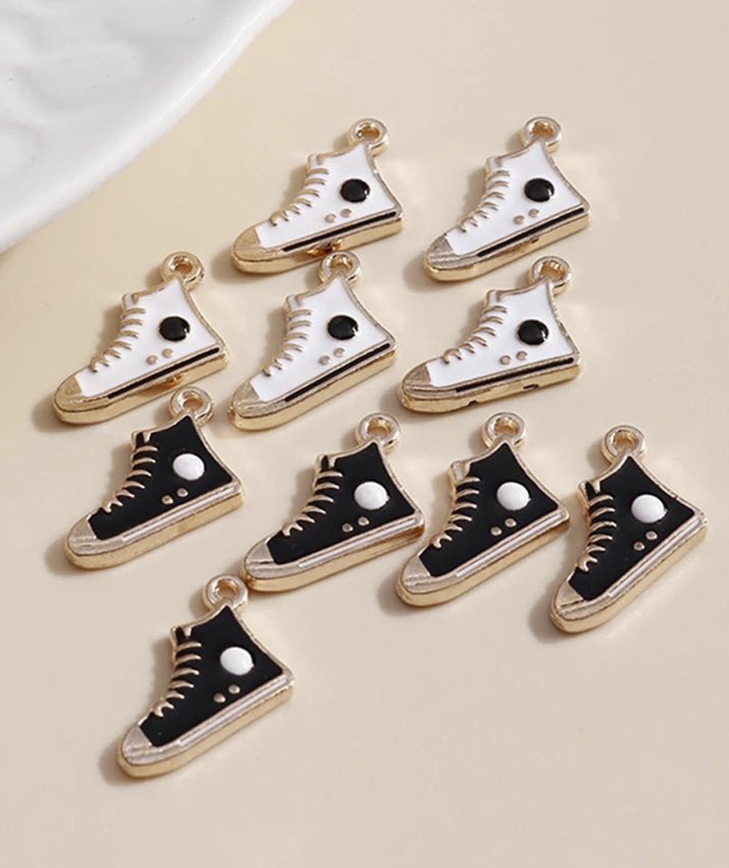 Charms numero 16 - Converses
